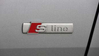 Audi Q4 e-tron S LINE