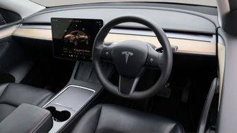 Tesla Model Y LONG RANGE AWD