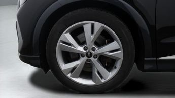 Audi Q4 e-tron S LINE