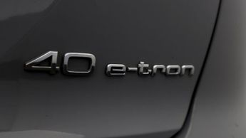 Audi Q4 e-tron S LINE