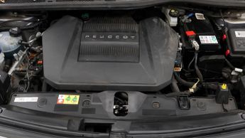 Peugeot E-2008 GT PREMIUM