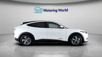 Ford Mustang Mach-E BASE