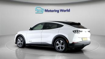 Ford Mustang Mach-E BASE