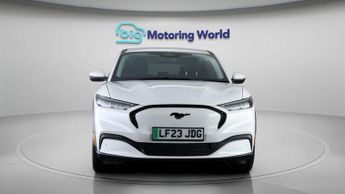 Ford Mustang Mach-E BASE