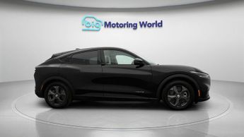 Ford Mustang Mach-E BASE