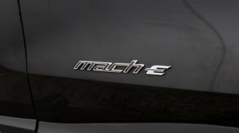 Ford Mustang Mach-E BASE