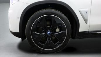 BMW iX3 PREMIER EDITION PRO