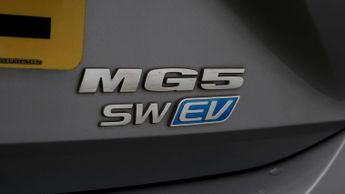 MG MG5 EXCLUSIVE