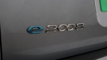 Peugeot E-2008 GT