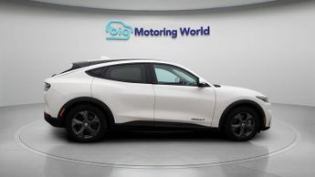 Ford Mustang Mach-E BASE