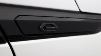 Peugeot E-2008 GT PREMIUM