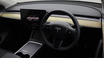 Tesla Model Y LONG RANGE AWD
