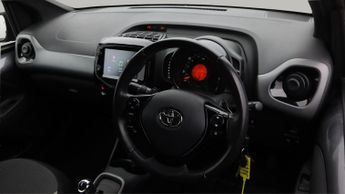 Toyota AYGO VVT-I X-TREND X-SHIFT TSS