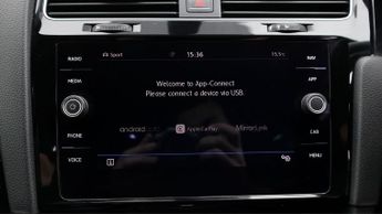 Volkswagen Golf R LINE TSI DSG