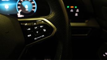 Volkswagen Golf R-LINE ETSI DSG