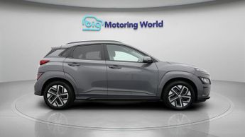 Hyundai KONA PREMIUM