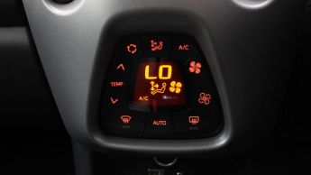 Toyota AYGO VVT-I X-TREND X-SHIFT TSS