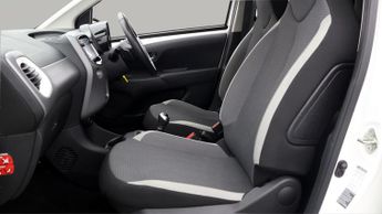 Toyota AYGO VVT-I X-TREND X-SHIFT TSS