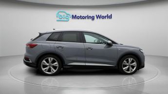 Audi Q4 e-tron S LINE QUATTRO