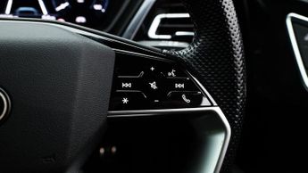 Audi Q4 e-tron S LINE QUATTRO