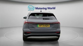 Audi Q4 e-tron S LINE QUATTRO