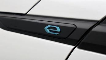 Peugeot E-2008 GT PREMIUM