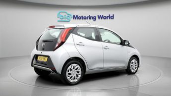 Toyota AYGO VVT-I X-PLAY X-SHIFT TSS