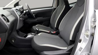 Toyota AYGO VVT-I X-PLAY X-SHIFT TSS