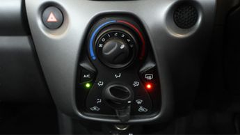 Toyota AYGO VVT-I X-PLAY X-SHIFT TSS