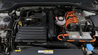 Volkswagen Golf GTE DSG