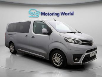 Toyota Proace D-4D L2 SHUTTLE