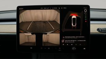 Tesla Model Y LONG RANGE AWD