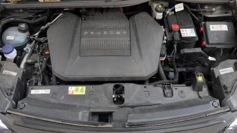 Peugeot E-2008 GT PREMIUM