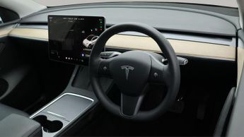 Tesla Model Y LONG RANGE AWD