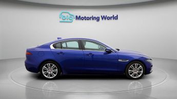 Jaguar XE SE