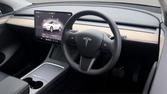Tesla Model Y LONG RANGE AWD