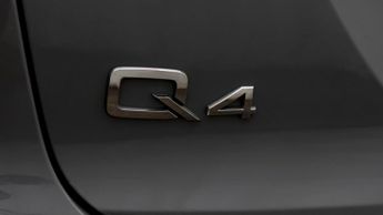 Audi Q4 e-tron S LINE