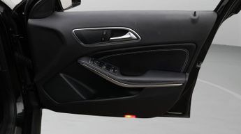 Mercedes-Benz GLA GLA 180 URBAN EDITION