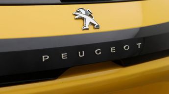 Peugeot E-208 GT