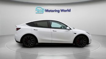 Tesla Model Y PERFORMANCE AWD