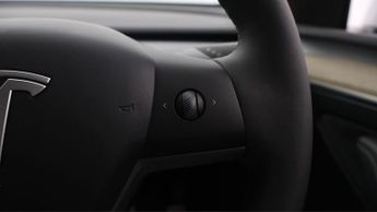 Tesla Model Y PERFORMANCE AWD