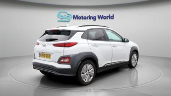 Hyundai KONA PREMIUM SE