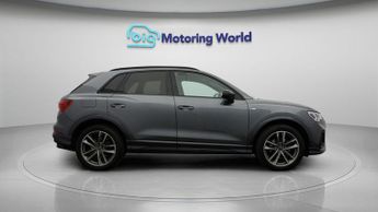Audi Q3 TFSI S LINE BLACK EDITION