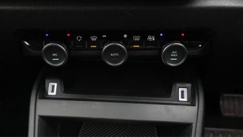 Citroen e-C4 X SHINE