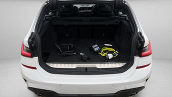 BMW 3 Series 330E M SPORT