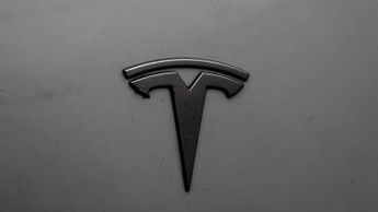 Tesla Model Y BASE