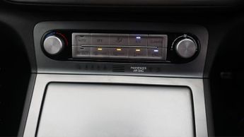 Hyundai KONA PREMIUM