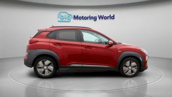 Hyundai KONA PREMIUM
