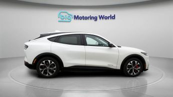 Ford Mustang Mach-E BASE