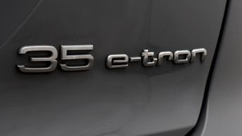 Audi Q4 e-tron S LINE